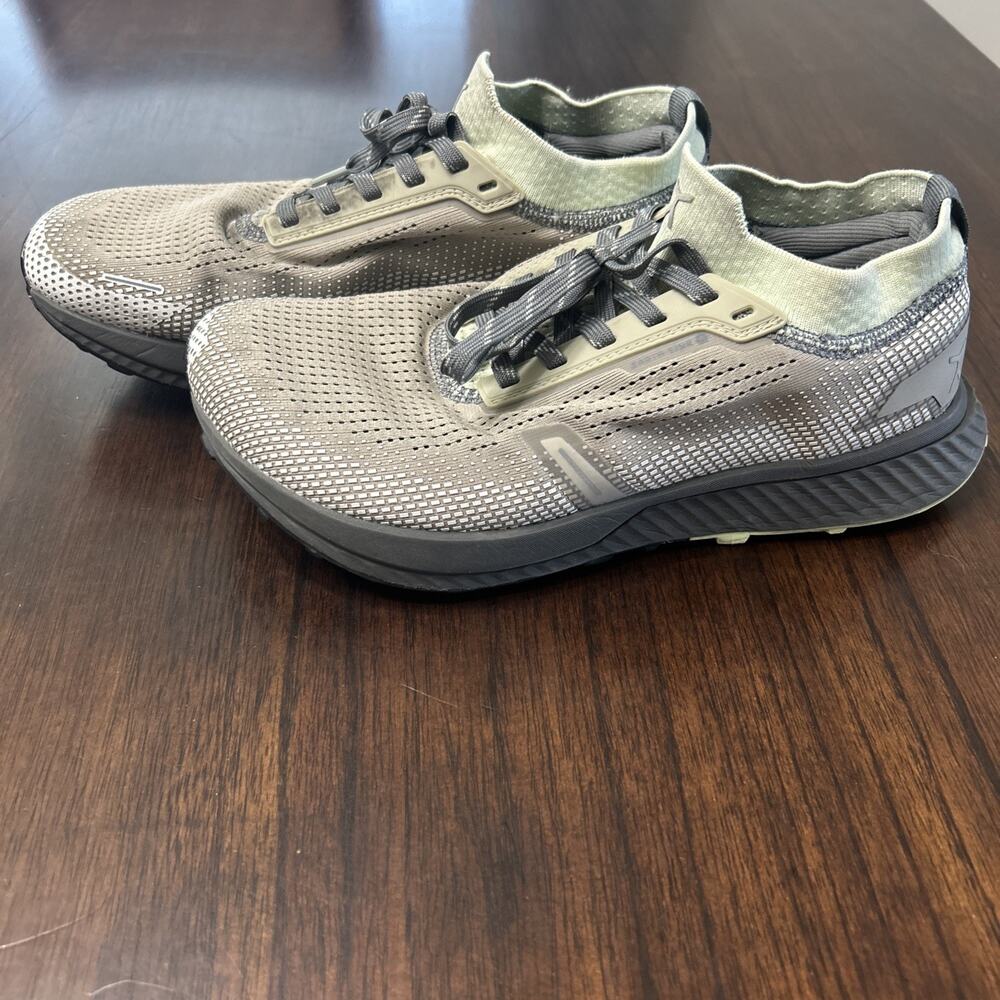 Flux Footwear Adapt Trail Runner Shoes Mens Sz 9.5 women’s Sz 11 Gray Sneakers